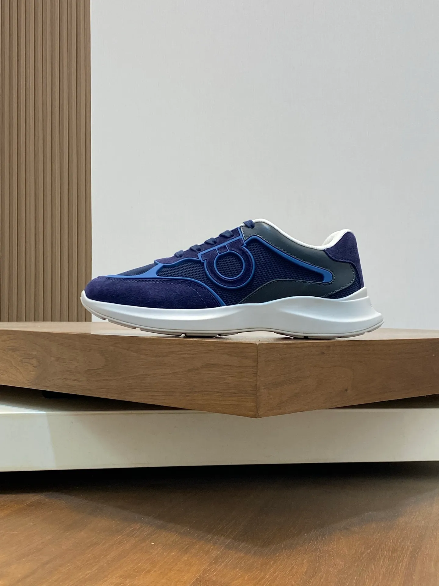 Men's men's shoes 💰700 [Ferragamo] Ferragamo - High-end quality original order - Upper: original cow suede leather with breathable mesh, brand logo sewn on the shoe body - Lining: brand canvas, foot pads; water-dyed cowhide - Outsole: rubber outsole - Super high quality control·Fine workmanship: Prominent (high-end·luxury·grade) Size: 38-44 (38 45, can be customized)